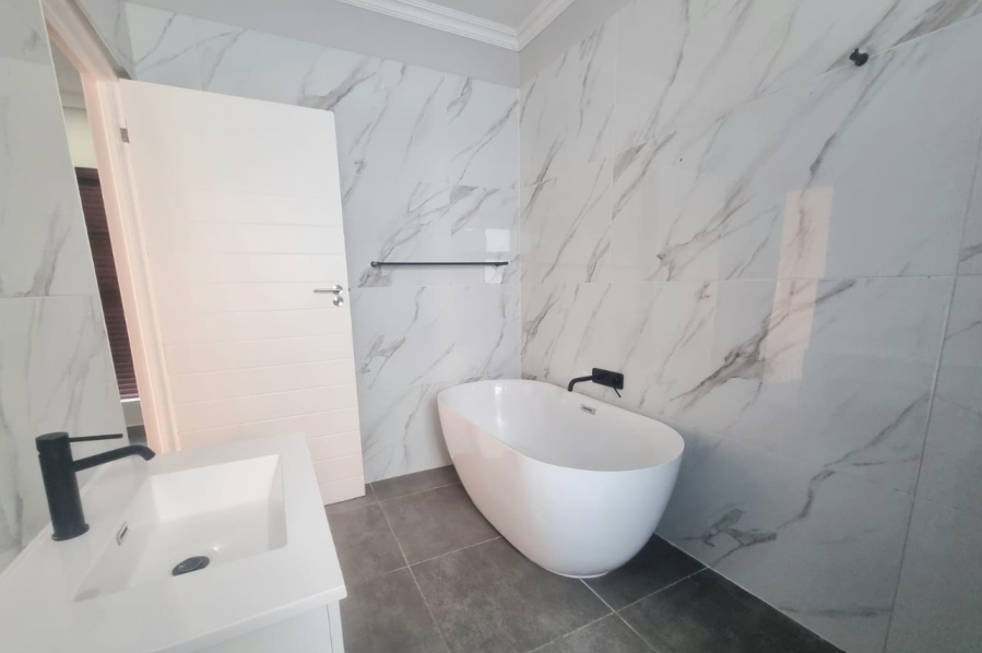 4 Bedroom Property for Sale in Blue Bend Eastern Cape